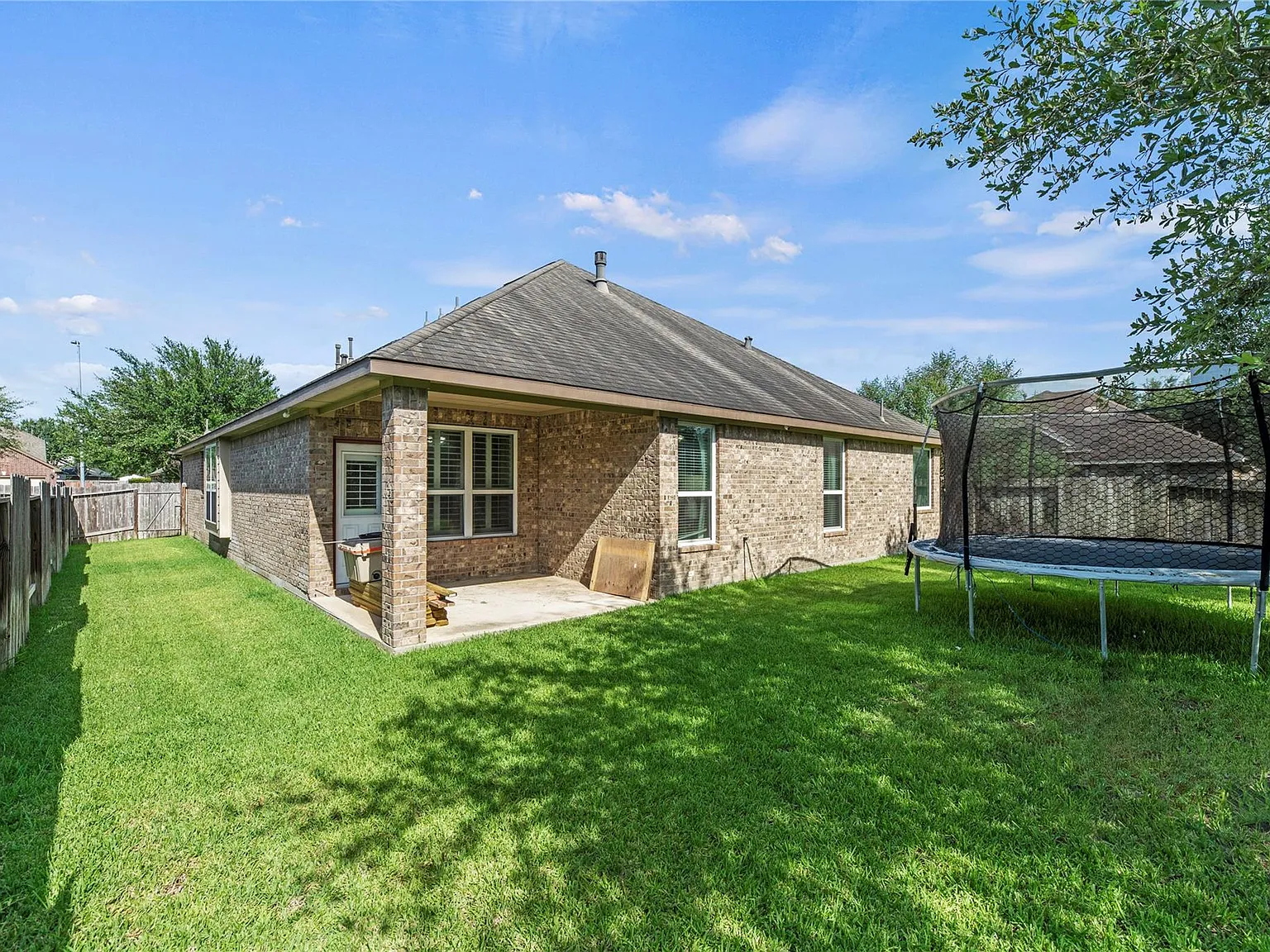 4 bed, 2.5 bath, 3286 sqft, $2,900 — Photo 4
