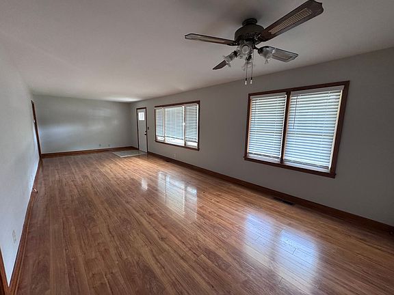 4th image of 1640 Farmer Ave
