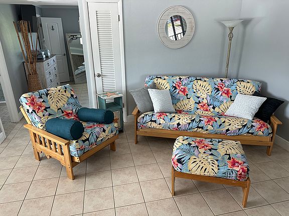 5th image of 584 Bay Esplanade APT 3