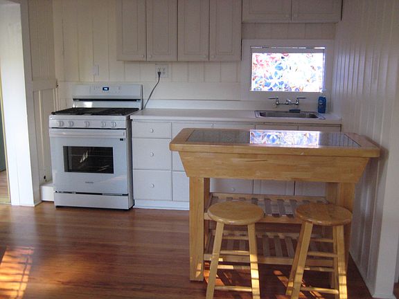 2nd image of 518 Washington St #5