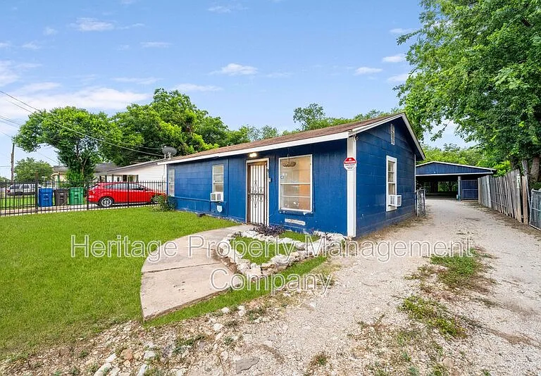 511 Pecan Valley Dr — Photo 2