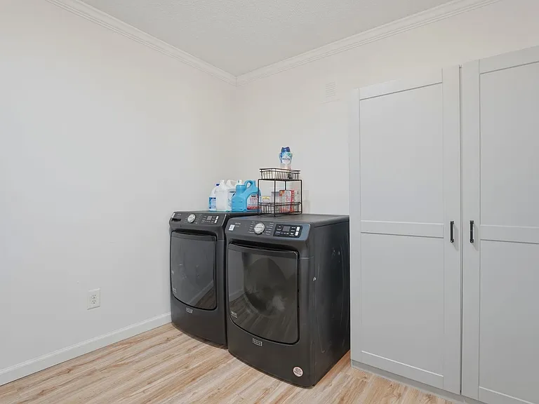 1425 Central Dr — Photo 21