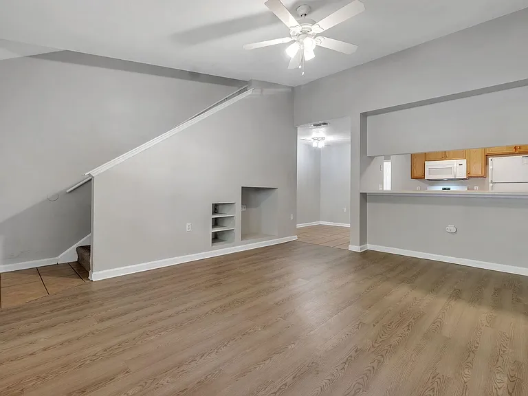 2738 W Tharpe St #404 — Photo 7