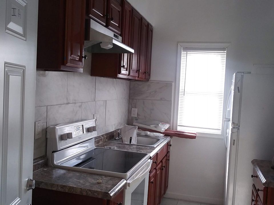 1st image of 885 Belmont Ave #2A