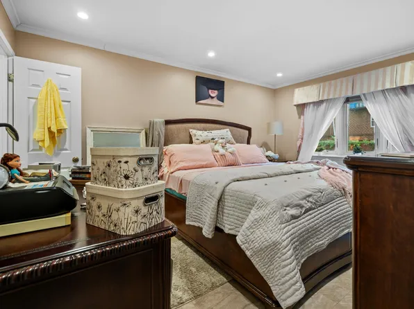 7941 Sea View Avenue image 13 of 18