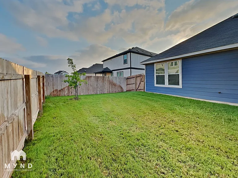 816 Beacon Hts — Photo 17