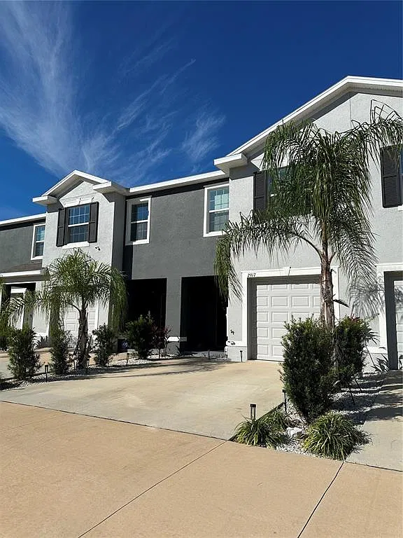 3 bed, 2.5 bath, 1673 sqft, $2,150 — Photo 2