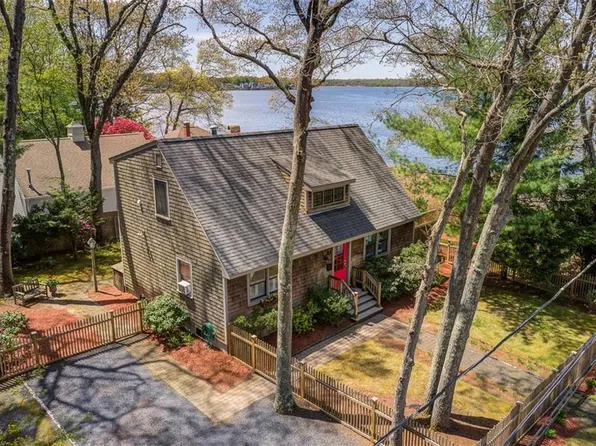 74 Acre Ave, Barrington, RI 02806