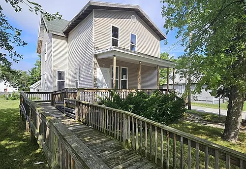 1303 Buffalo St #1 Photo 1