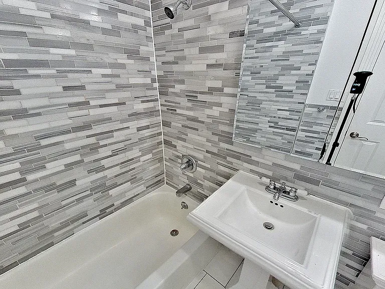 410 E 13th St #1D — Photo 5