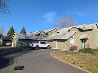 1867 NE Darby St APT E, Hillsboro, OR