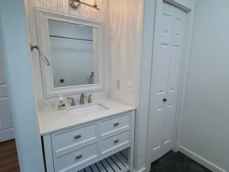 2029 W Kent Ave — Photo 9