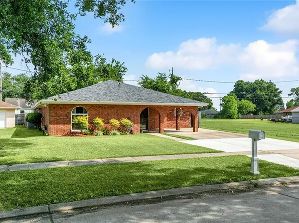 51 W Carolina Dr, Chalmette, LA 70043