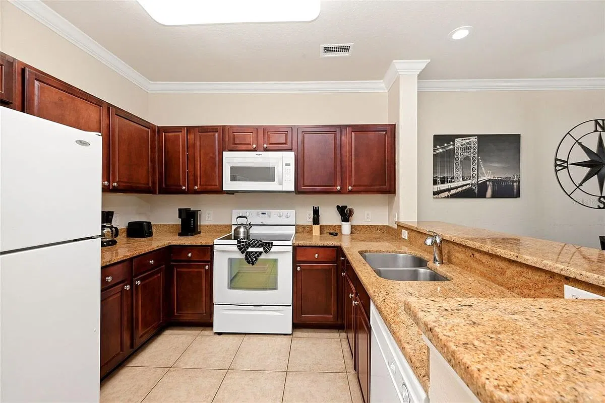 2 bed, 2.0 bath, 1134 sqft, $2,050 — Photo 2