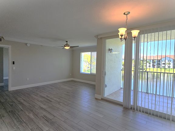 5th image of 816 Villa Cir