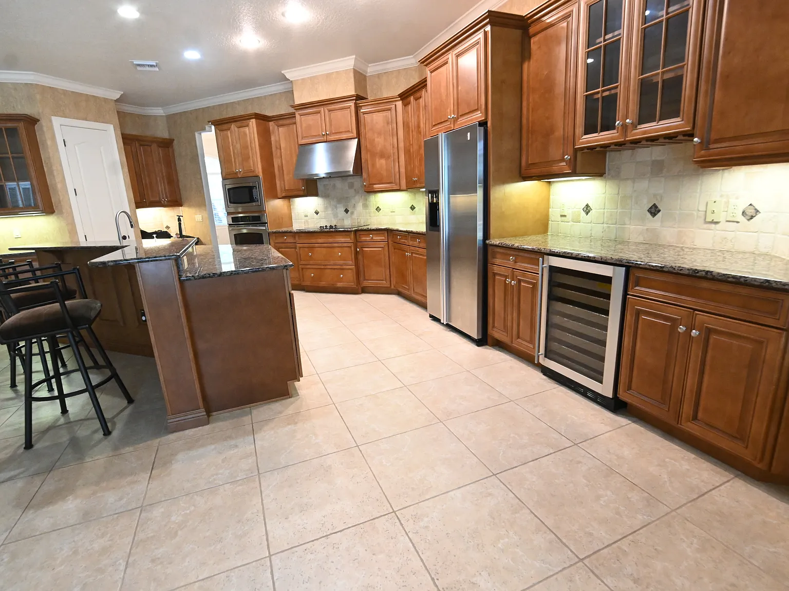 4 bed, 3062 sqft, $6,995 — Photo 3
