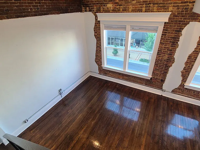 127 W Main St — Photo 11
