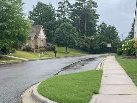 Exterior Neighborhood (street photo)