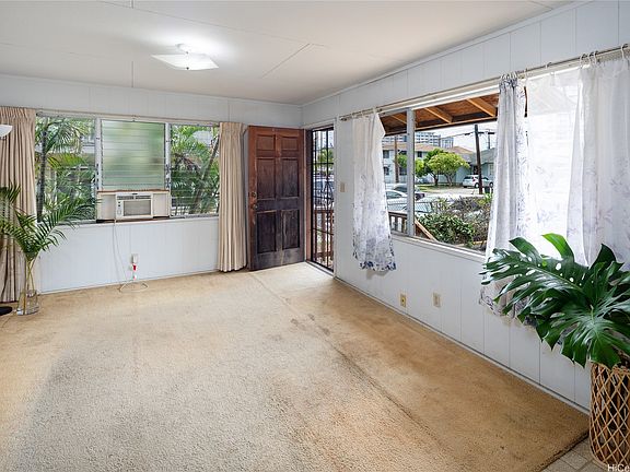 3rd image of 620 Hausten St