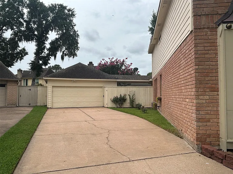 755 Last Arrow Dr — Photo 6