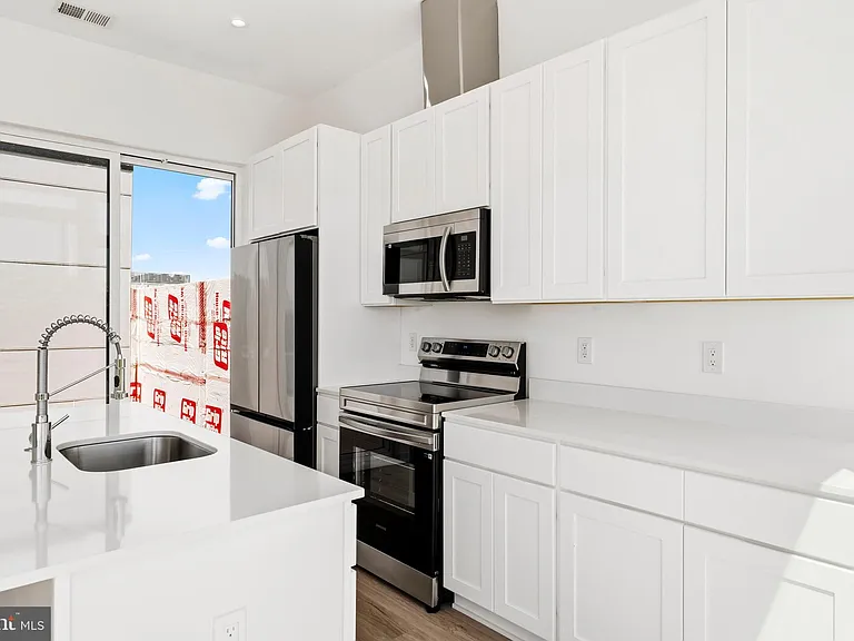 710 Kennedy St NW #30 — Photo 8