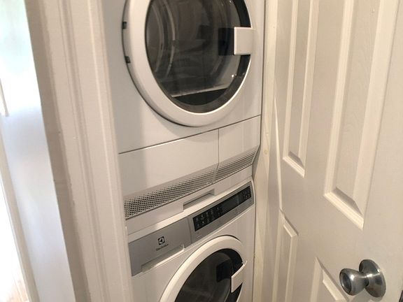 2nd image of 1120 Bergen St #4E