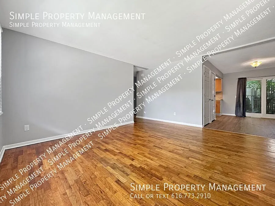 Nice 2 Bed 1 Bath Duplex With Washer/Dryer Hookup! — Photo 2