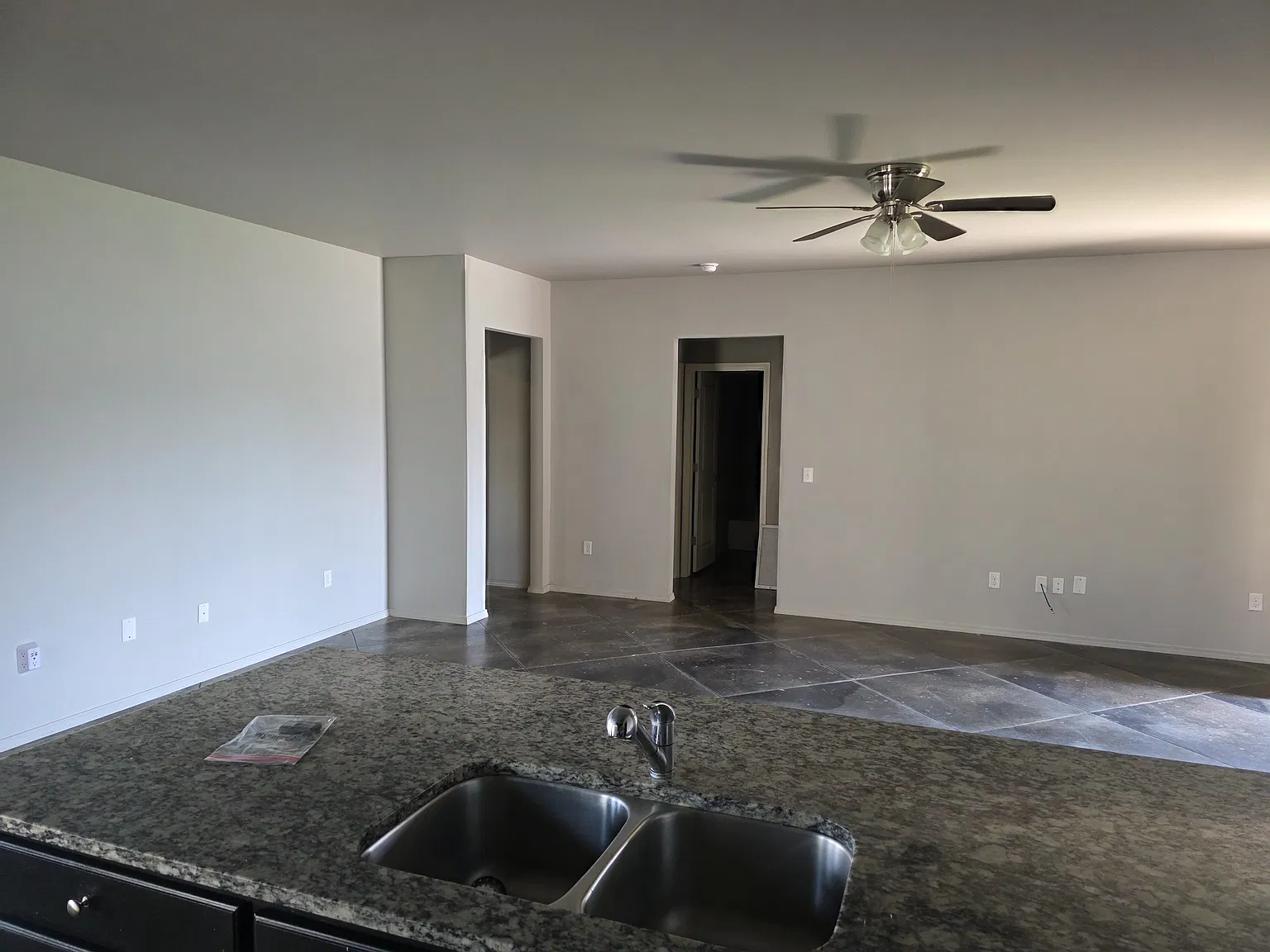 3 bed, 1410 sqft, $1,800 — Photo 3
