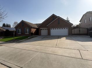 4911 W Elkhorn Ave, Visalia, CA 93277