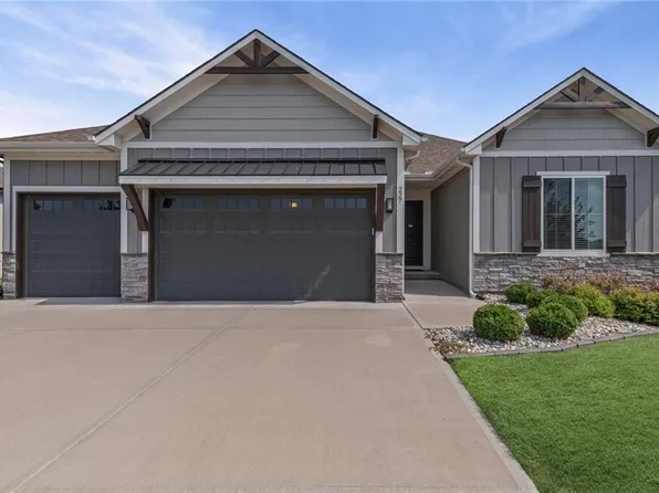 227 SW Eagles Ridge Dr, Blue Springs, MO 64014