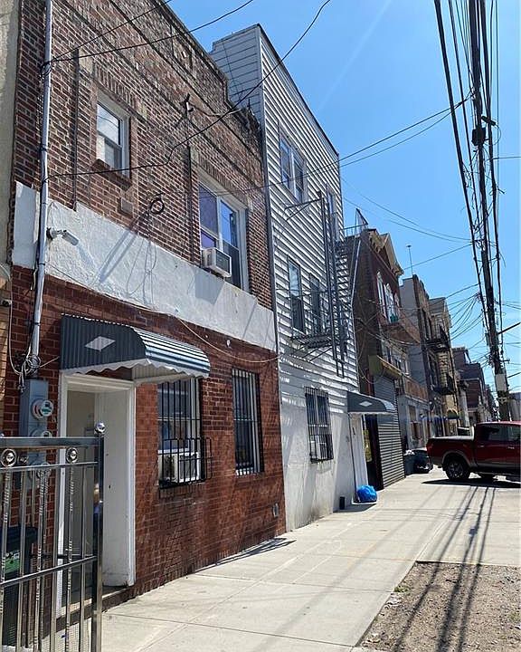 2nd image of 2825 W 15th St #2827