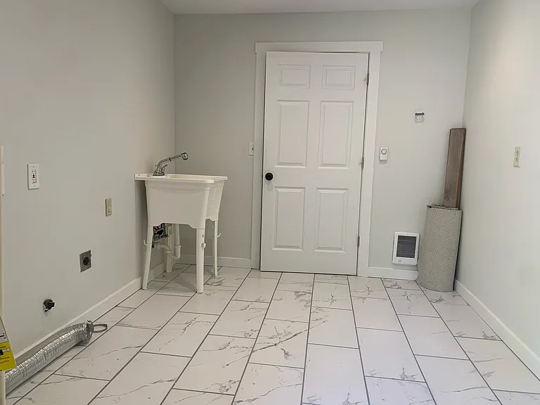 2409 Burcham St — Photo 8