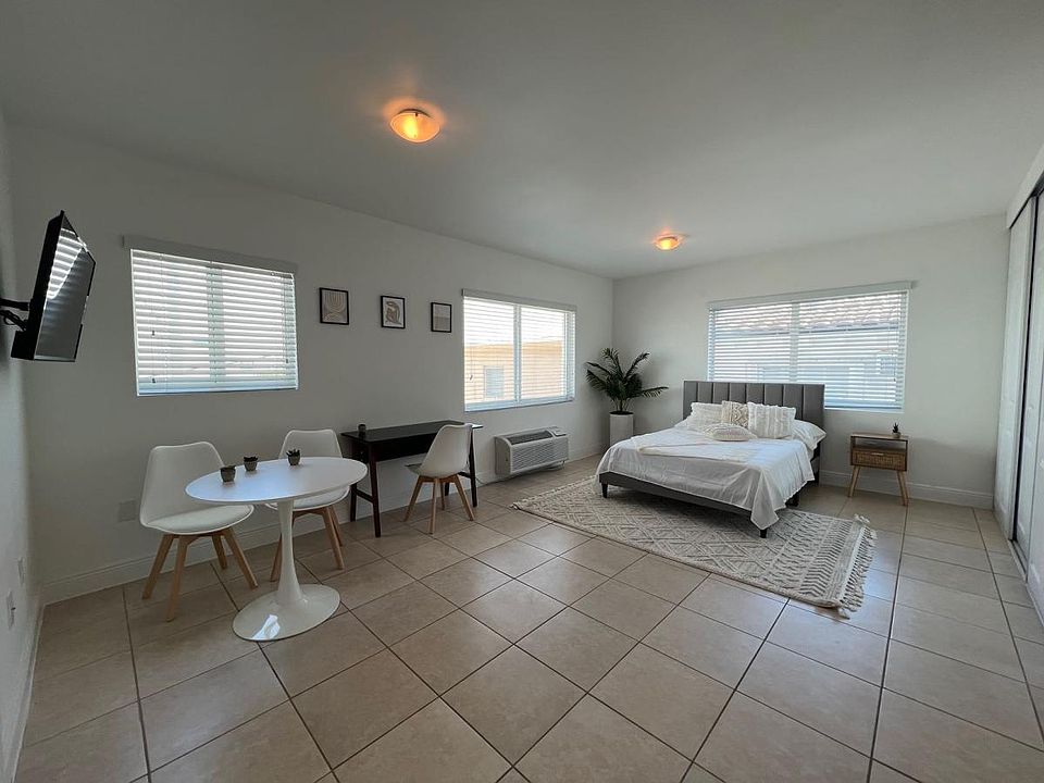 1st image of 6971 Carlyle Ave Unit 204-6971-2
