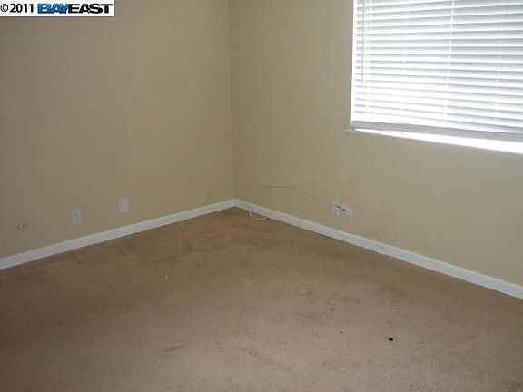 5th image of 144 Ascot Ct APT 1