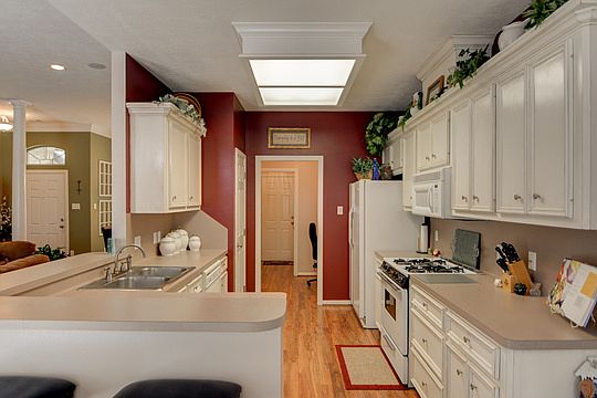 5th image of 1812 Gray Stone Dr