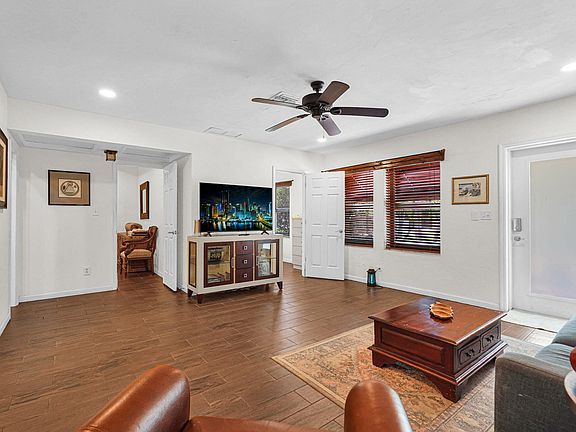 5th image of 300 S Riverside Drive