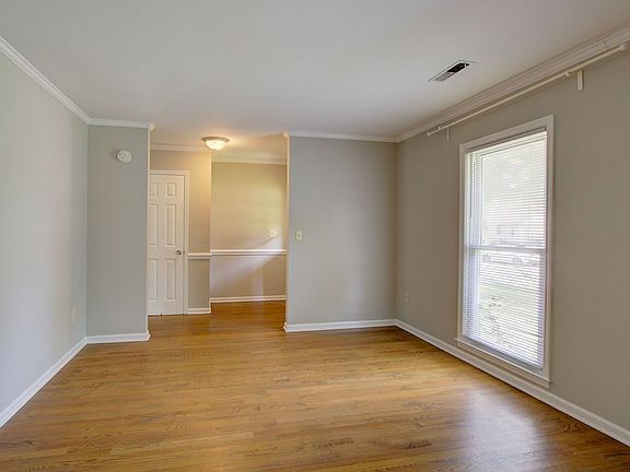 4th image of 111 Fox Chase Dr