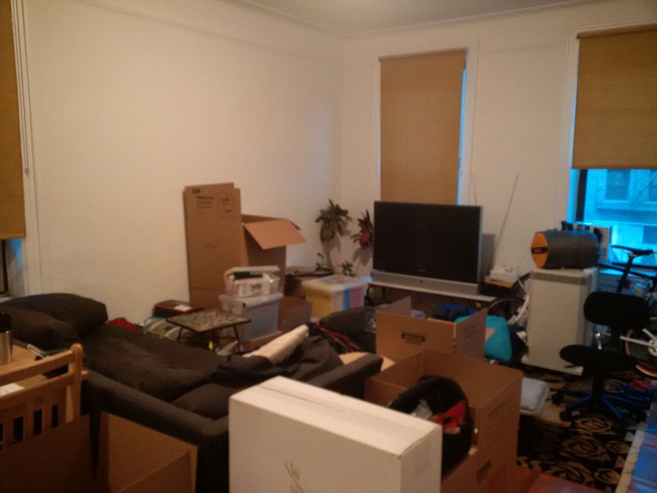 2nd image of 3117 Crescent St #3C