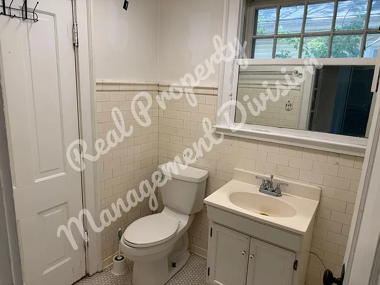 131 S Douglas Ave — Photo 7