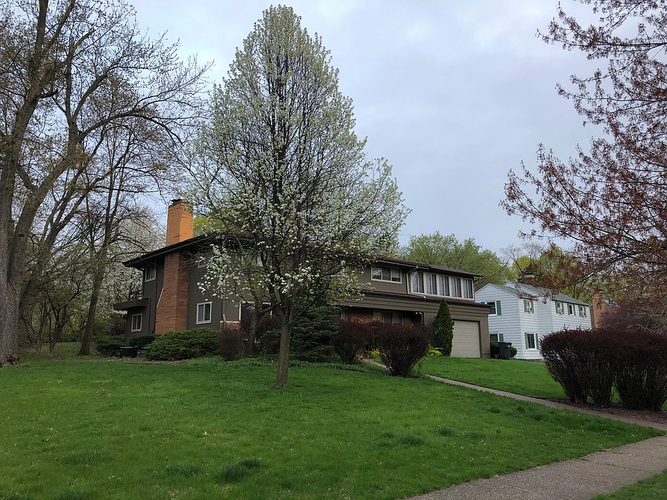 1st image of 2727 S Twyckenham Dr