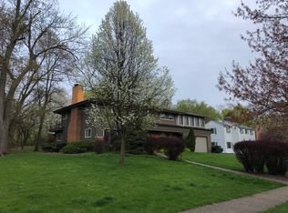 2727 S Twyckenham Dr, South Bend, IN 46614