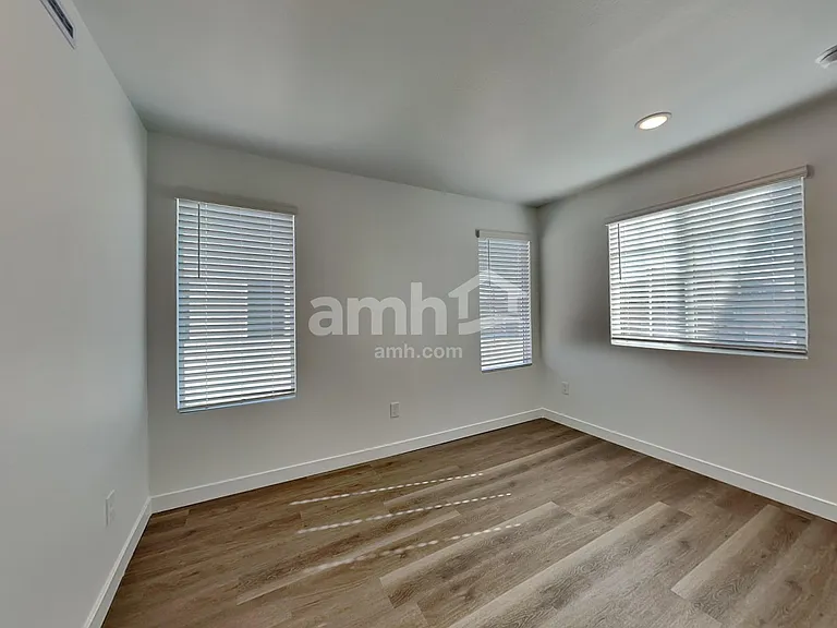 18480 W Cottontail Ln — Photo 14
