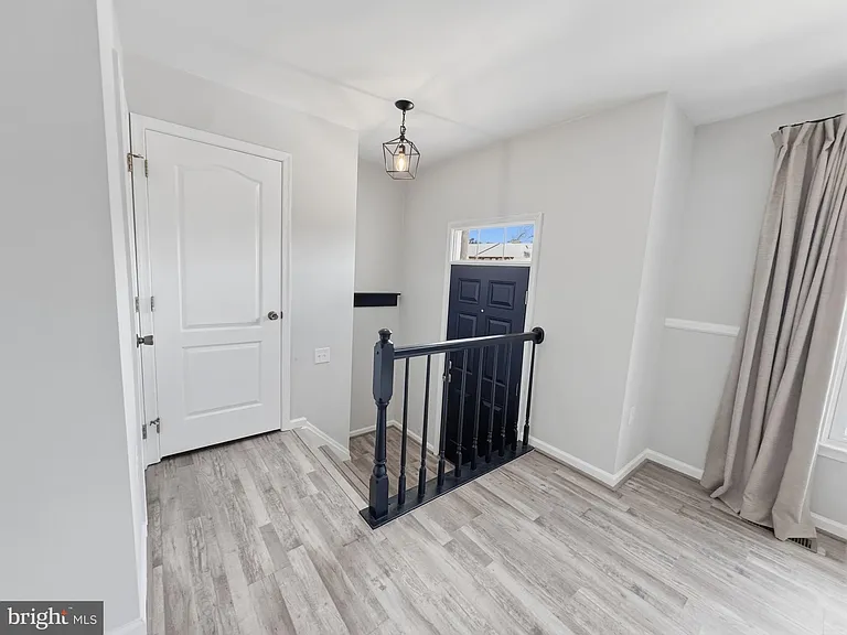 1107 Oak View Dr — Photo 3