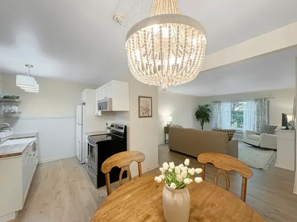 124 N Whistler Ave #C-4, Freeport, IL 61032