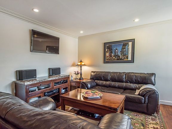 3rd image of 26 Layton Ave APT 18
