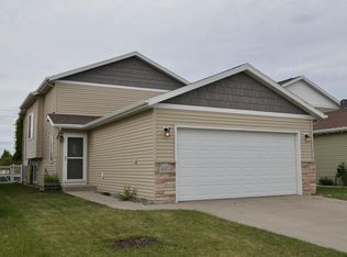4823 50th Ave S, Fargo, ND 58104