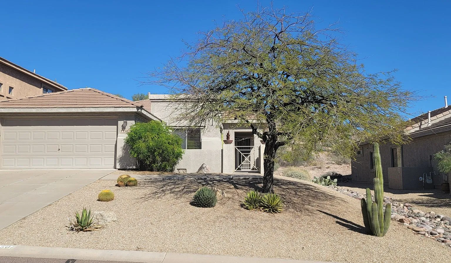 Furnished Single Family Home-Rate Displayed Is For Winter Season — Photo 1
