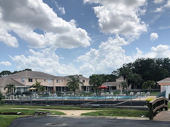 5th image of 294 Erin Ln #4-15