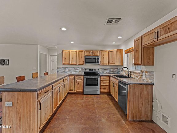 5th image of 475 W MOHAVE Street