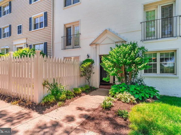 4635 28th Rd S #A, Arlington, VA 22206